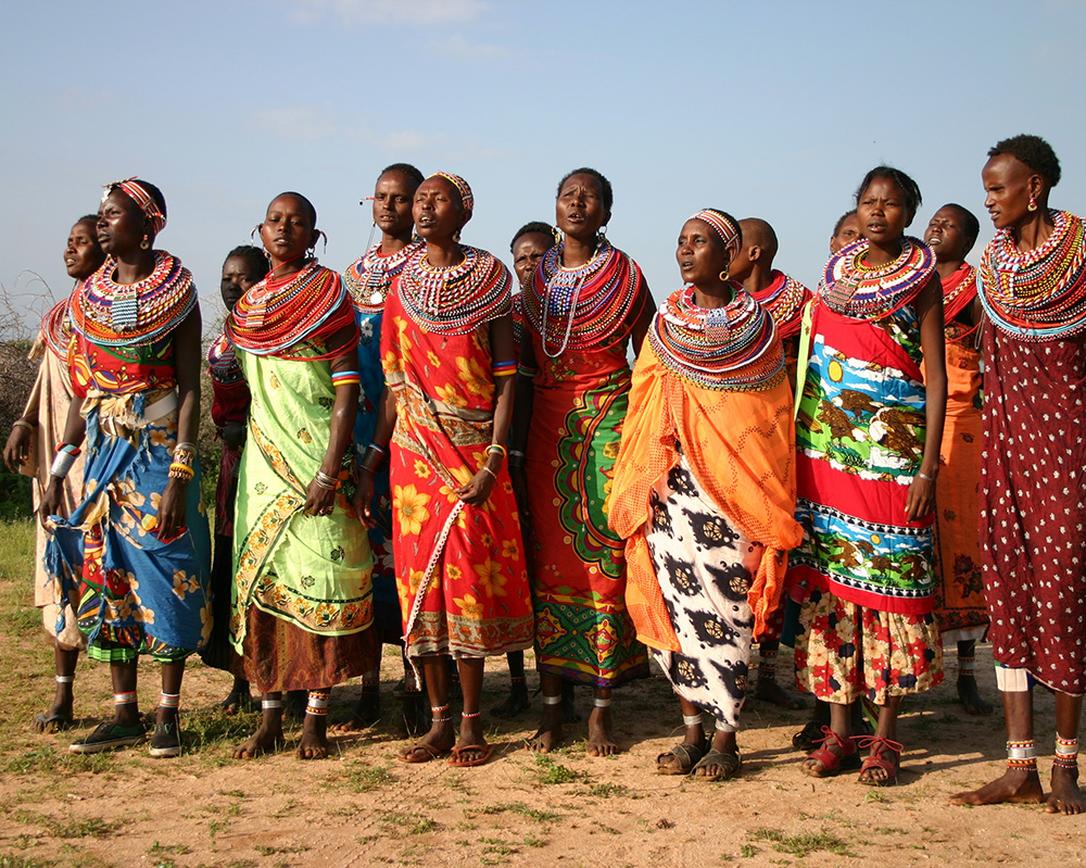 Peuple Samburu chantant au Kenya